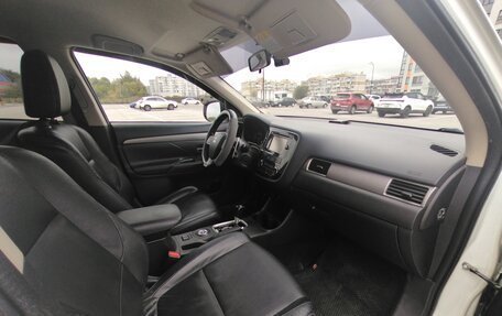 Mitsubishi Outlander III рестайлинг 3, 2013 год, 945 000 рублей, 15 фотография