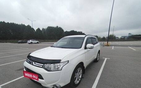 Mitsubishi Outlander III рестайлинг 3, 2013 год, 945 000 рублей, 20 фотография