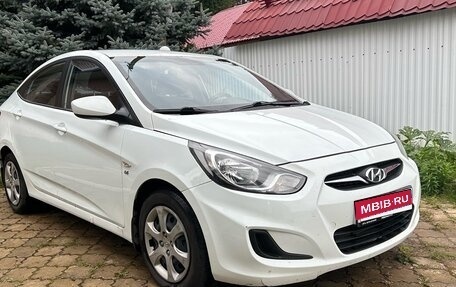 Hyundai Solaris II рестайлинг, 2013 год, 830 000 рублей, 1 фотография