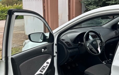 Hyundai Solaris II рестайлинг, 2013 год, 830 000 рублей, 9 фотография