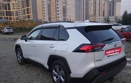 Toyota RAV4, 2020 год, 3 900 000 рублей, 4 фотография