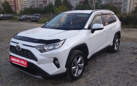 Toyota RAV4, 2020 год, 3 900 000 рублей, 3 фотография