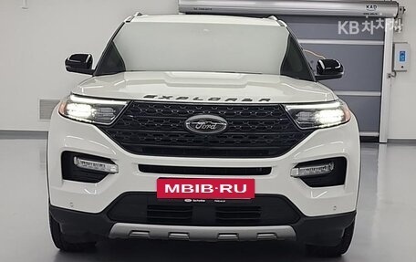 Ford Explorer VI, 2022 год, 2 780 000 рублей, 2 фотография