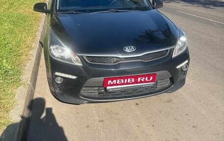 KIA Rio IV, 2018 год, 1 350 000 рублей, 2 фотография