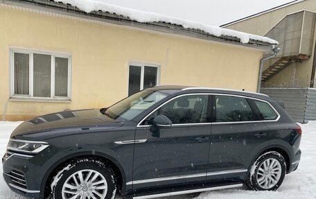 Volkswagen Touareg III, 2019 год, 5 700 000 рублей, 2 фотография