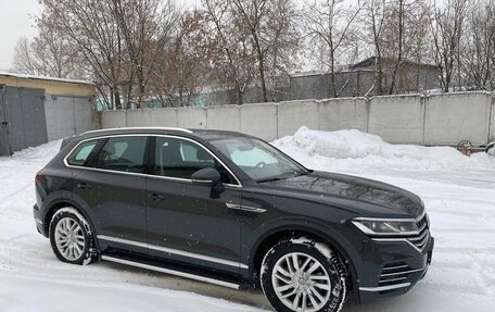 Volkswagen Touareg III, 2019 год, 5 700 000 рублей, 3 фотография