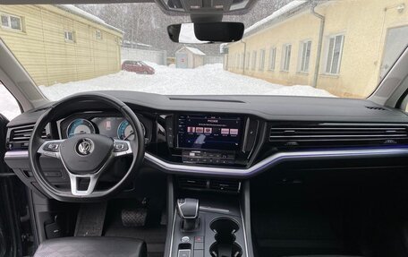 Volkswagen Touareg III, 2019 год, 5 700 000 рублей, 7 фотография