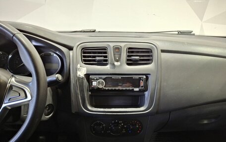 Renault Logan II, 2019 год, 600 000 рублей, 13 фотография