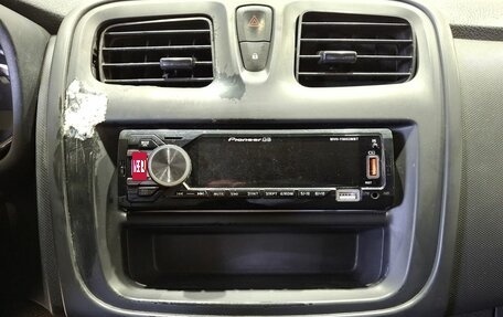 Renault Logan II, 2019 год, 600 000 рублей, 14 фотография