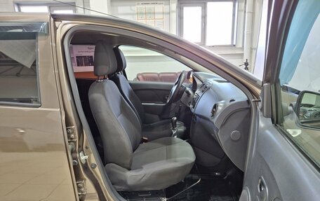 Renault Logan II, 2019 год, 600 000 рублей, 27 фотография