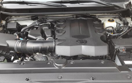 Toyota Land Cruiser Prado 150 рестайлинг 2, 2018 год, 6 500 000 рублей, 7 фотография