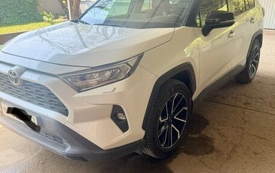 Toyota RAV4, 2021 год, 3 800 000 рублей, 1 фотография
