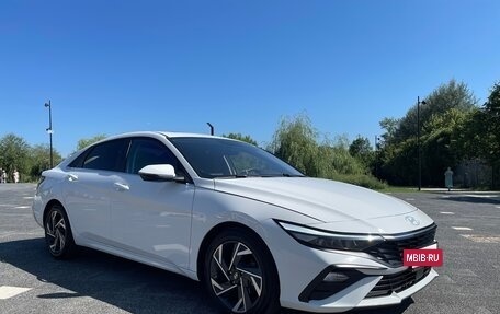Hyundai Elantra, 2023 год, 2 350 000 рублей, 10 фотография