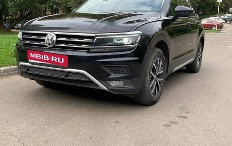 Volkswagen Tiguan II, 2018 год, 2 850 000 рублей, 2 фотография