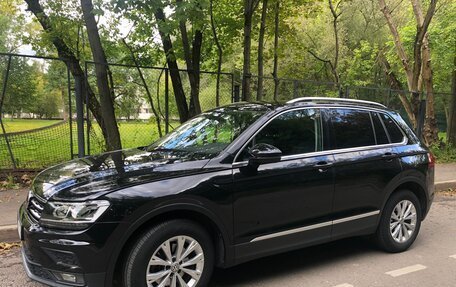 Volkswagen Tiguan II, 2018 год, 2 500 000 рублей, 1 фотография