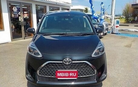 Toyota Sienta II, 2022 год, 1 290 000 рублей, 2 фотография