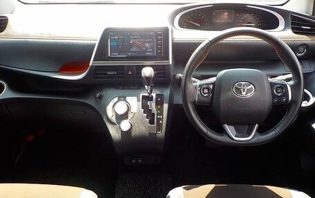 Toyota Sienta II, 2022 год, 1 290 000 рублей, 9 фотография