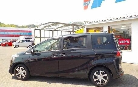 Toyota Sienta II, 2022 год, 1 290 000 рублей, 8 фотография