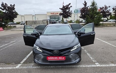 Toyota Camry, 2018 год, 2 200 000 рублей, 2 фотография
