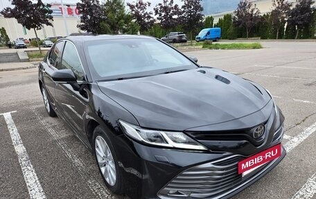 Toyota Camry, 2018 год, 2 200 000 рублей, 10 фотография