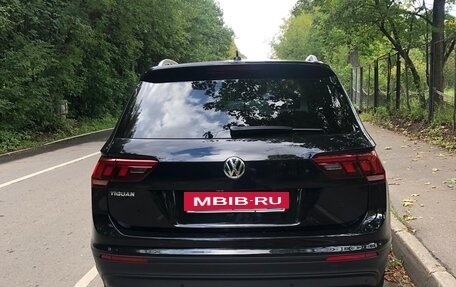 Volkswagen Tiguan II, 2018 год, 2 500 000 рублей, 3 фотография