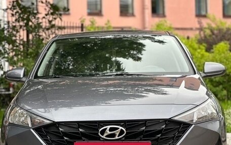 Hyundai Solaris II рестайлинг, 2021 год, 1 370 000 рублей, 4 фотография