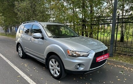 Mitsubishi Outlander III рестайлинг 3, 2010 год, 950 000 рублей, 2 фотография