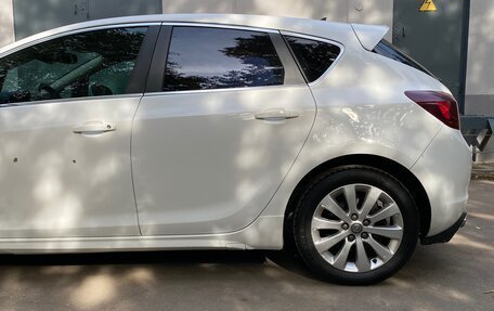 Opel Astra J, 2010 год, 900 000 рублей, 3 фотография