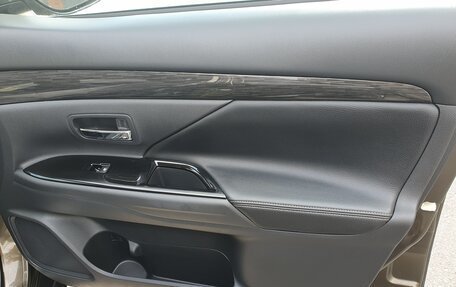 Mitsubishi Outlander III рестайлинг 3, 2015 год, 2 710 000 рублей, 15 фотография