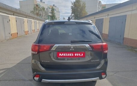 Mitsubishi Outlander III рестайлинг 3, 2015 год, 2 710 000 рублей, 7 фотография