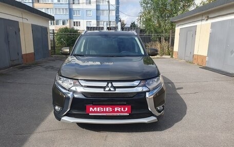 Mitsubishi Outlander III рестайлинг 3, 2015 год, 2 710 000 рублей, 4 фотография