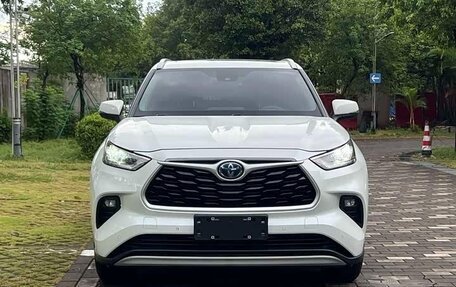 Toyota Highlander, 2022 год, 3 426 000 рублей, 2 фотография
