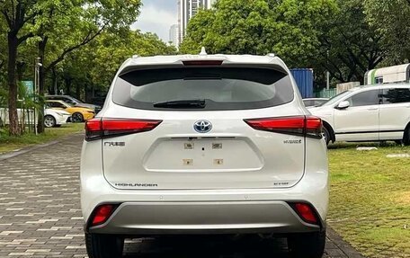Toyota Highlander, 2022 год, 3 426 000 рублей, 5 фотография