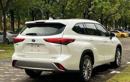 Toyota Highlander, 2022 год, 3 426 000 рублей, 7 фотография