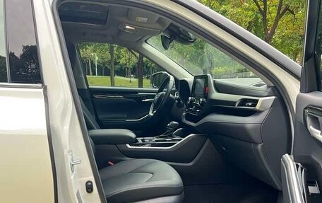 Toyota Highlander, 2022 год, 3 426 000 рублей, 13 фотография