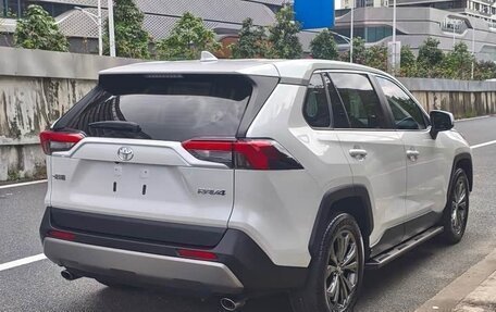 Toyota RAV4, 2023 год, 2 400 000 рублей, 3 фотография