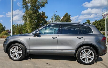 Volkswagen Touareg III, 2011 год, 2 300 000 рублей, 2 фотография