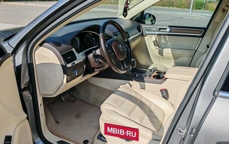 Volkswagen Touareg III, 2011 год, 2 300 000 рублей, 8 фотография
