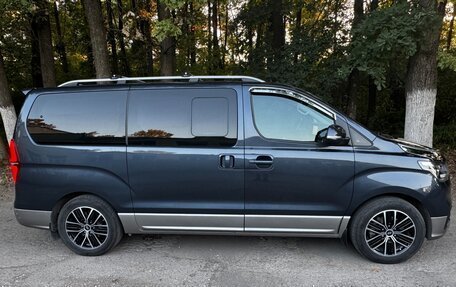 Hyundai Grand Starex Grand Starex I рестайлинг 2, 2018 год, 3 190 000 рублей, 4 фотография