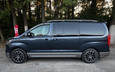 Hyundai Grand Starex Grand Starex I рестайлинг 2, 2018 год, 3 190 000 рублей, 3 фотография