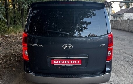 Hyundai Grand Starex Grand Starex I рестайлинг 2, 2018 год, 3 190 000 рублей, 5 фотография