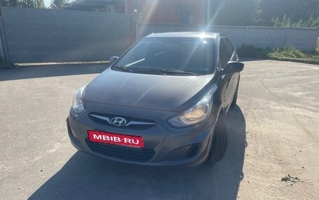 Hyundai Solaris II рестайлинг, 2012 год, 815 000 рублей, 5 фотография