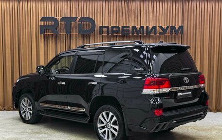 Toyota Land Cruiser 200, 2017 год, 7 290 000 рублей, 5 фотография