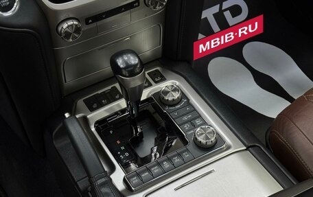 Toyota Land Cruiser 200, 2017 год, 7 290 000 рублей, 20 фотография