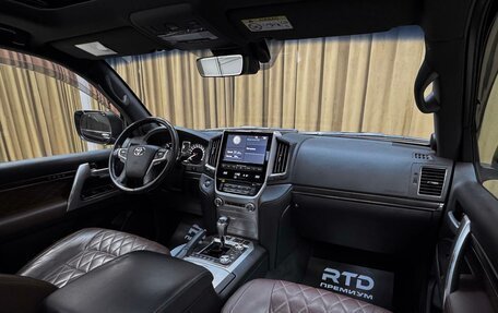 Toyota Land Cruiser 200, 2017 год, 7 290 000 рублей, 23 фотография