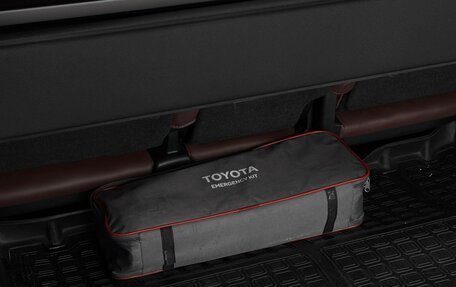 Toyota Land Cruiser 200, 2017 год, 7 290 000 рублей, 33 фотография