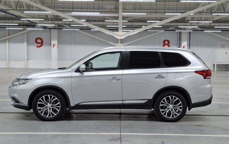 Mitsubishi Outlander III рестайлинг 3, 2015 год, 1 470 000 рублей, 8 фотография