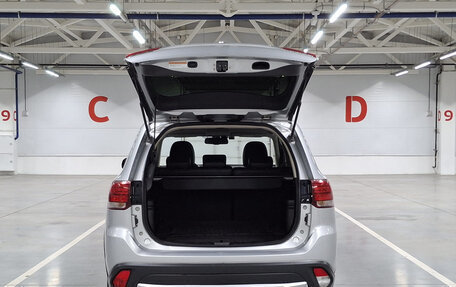 Mitsubishi Outlander III рестайлинг 3, 2015 год, 1 470 000 рублей, 10 фотография