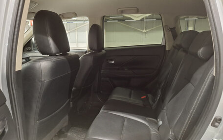Mitsubishi Outlander III рестайлинг 3, 2015 год, 1 470 000 рублей, 12 фотография