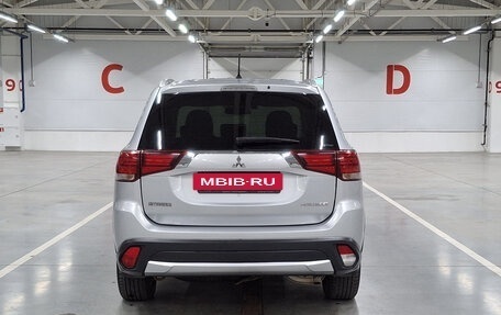 Mitsubishi Outlander III рестайлинг 3, 2015 год, 1 470 000 рублей, 6 фотография